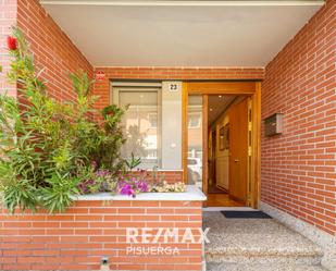 Exterior view of Single-family semi-detached for sale in Valladolid Capital  with Private garden, Terrace and Swimming Pool