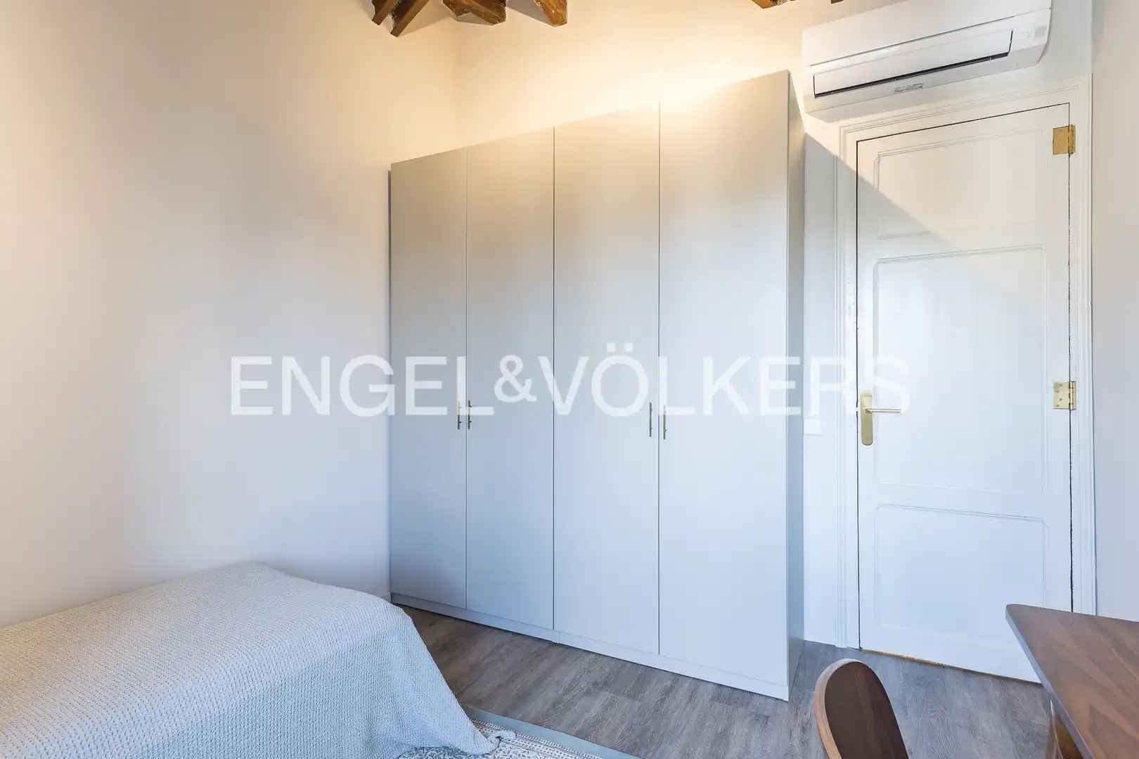 Habitación de Ático en venta en Barcelona con Aire acondicionado, Calefacción y Parquet