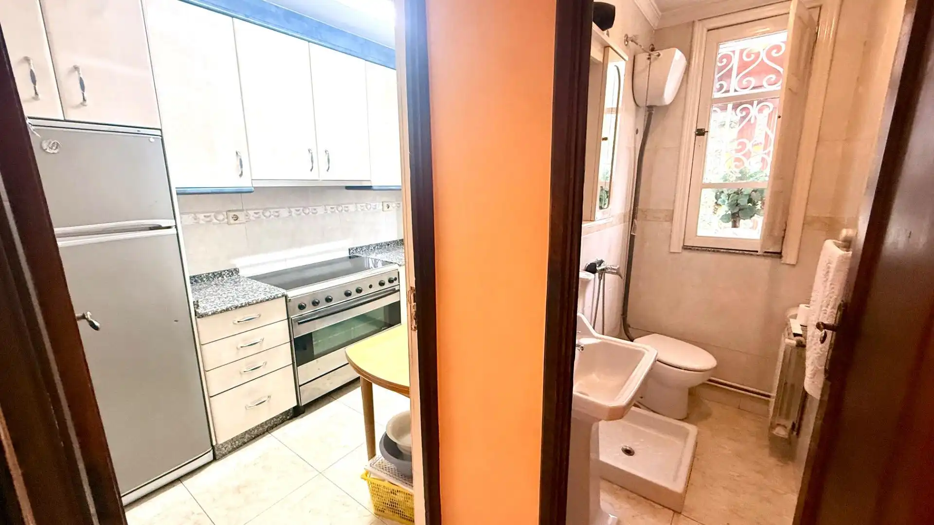 Cuina de Casa o xalet en venda en Ourense Capital  amb Aire condicionat, Calefacció i Moblat