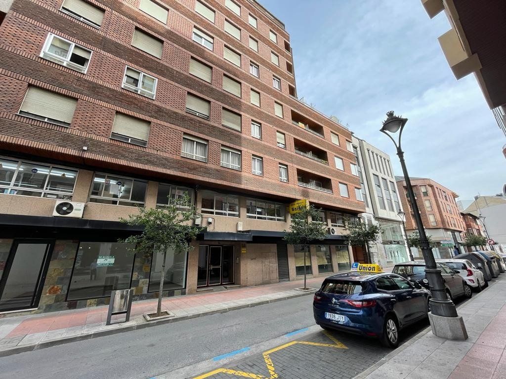 Vista exterior de Piso en venta en Ponferrada con Calefacción y Balcón