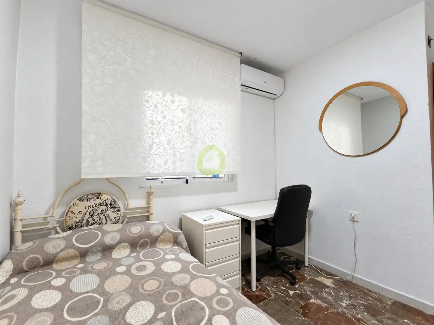 Bedroom of Flat for share in San Antón