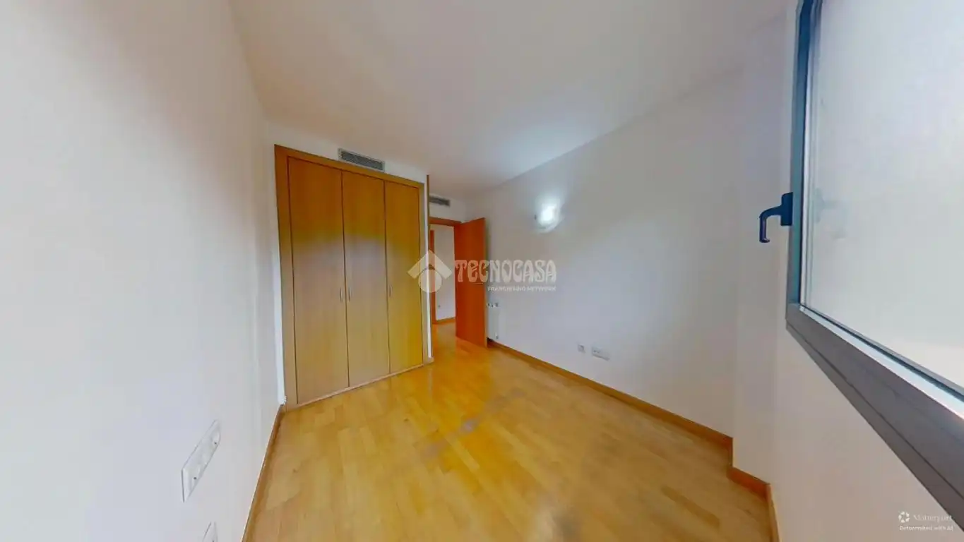 Habitación de Piso en venta en Sabadell con Aire acondicionado, Calefacción y Balcón