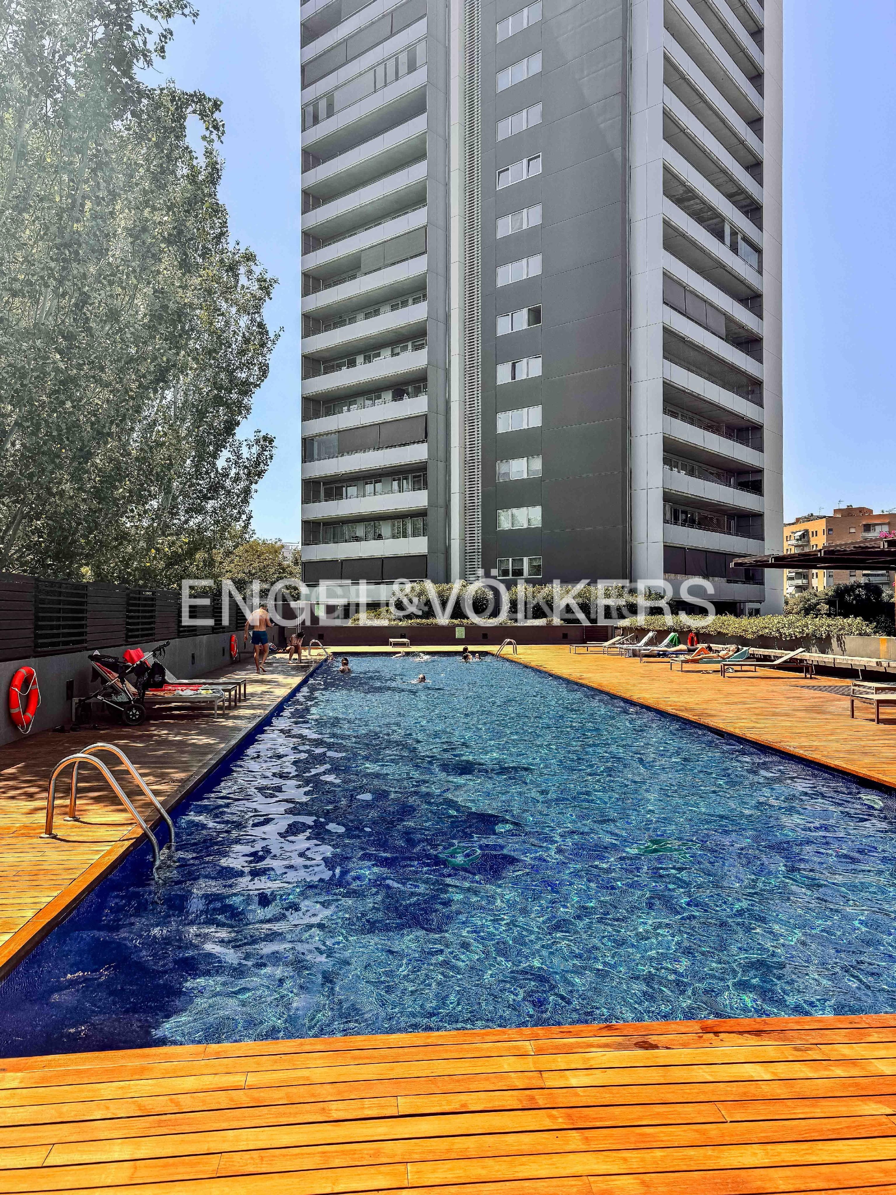 Swimming pool of Apartment to rent in  Barcelona Capital  with Air Conditioner, Heating and Parquet flooring