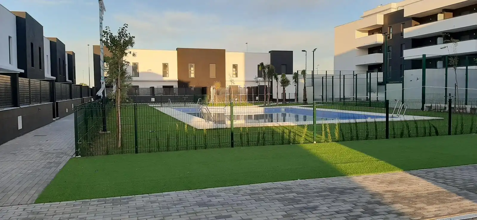 Schwimmbecken von Wohnung zur Miete in La Rinconada mit Klimaanlage, Heizung und Terrasse