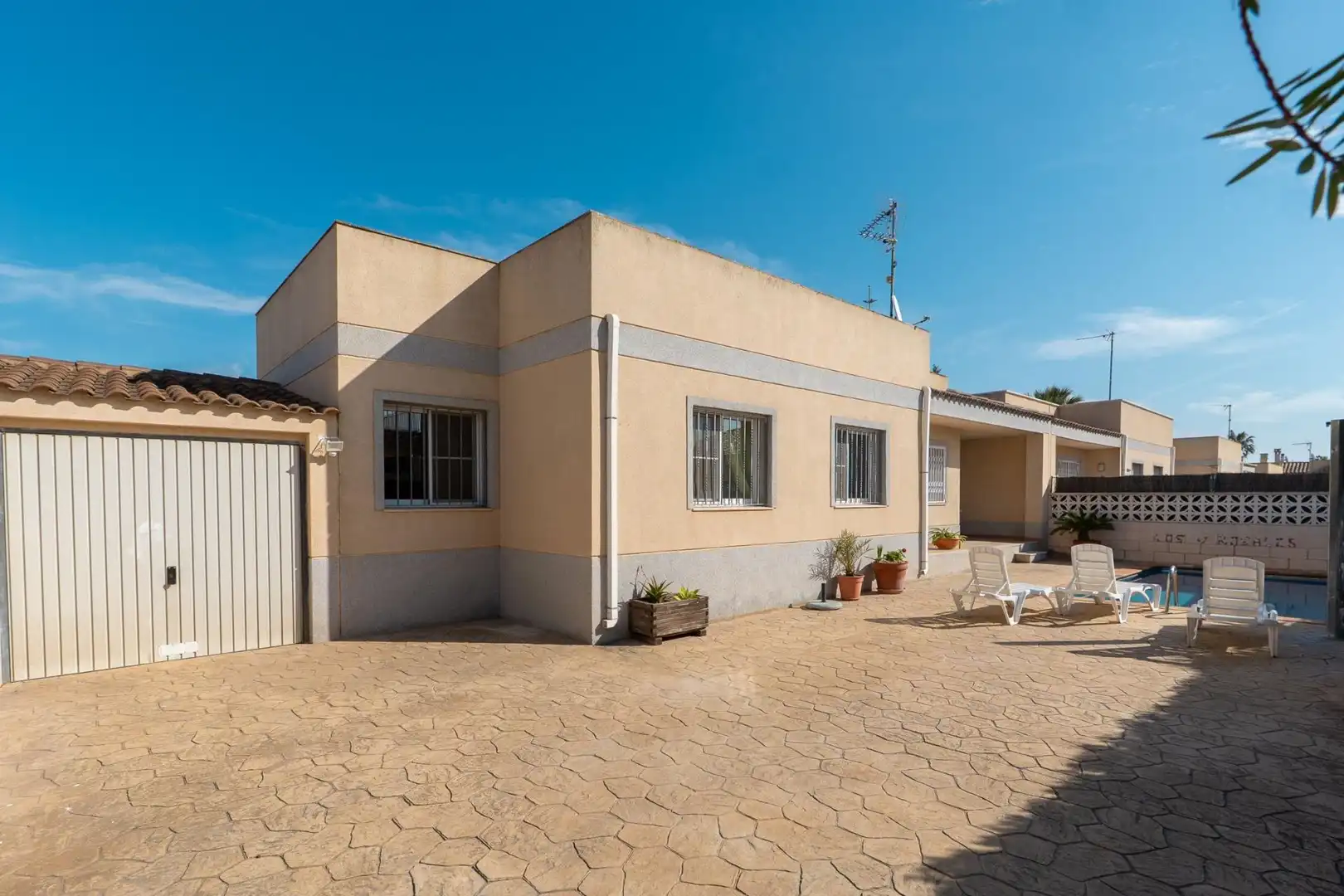 Vista exterior de Casa o chalet en venta en Deltebre con Piscina