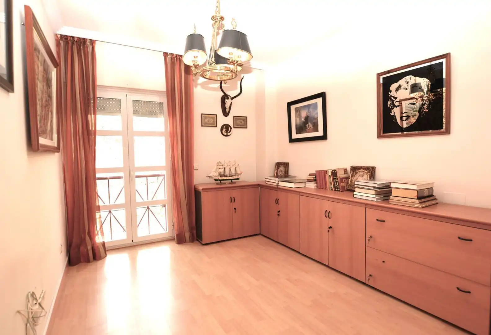 Sala de estar de Apartamento en venta en Marbella con Terraza, Trastero y Amueblado