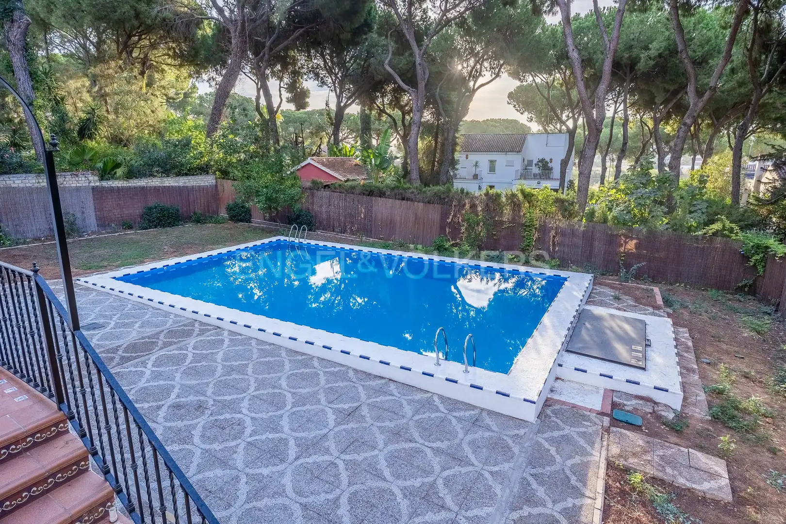 Piscina de Casa o xalet en venda en Alcalá de Guadaira amb Calefacció, Jardí privat i Terrassa