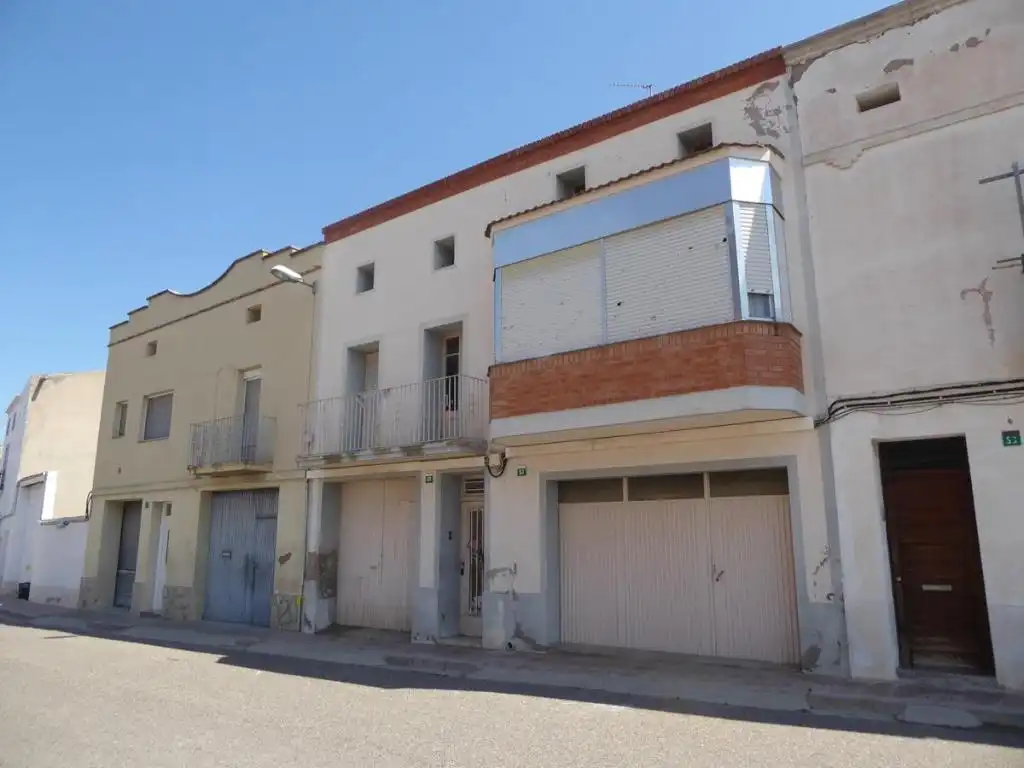 Vista exterior de Edifici en venda en Vila-sana