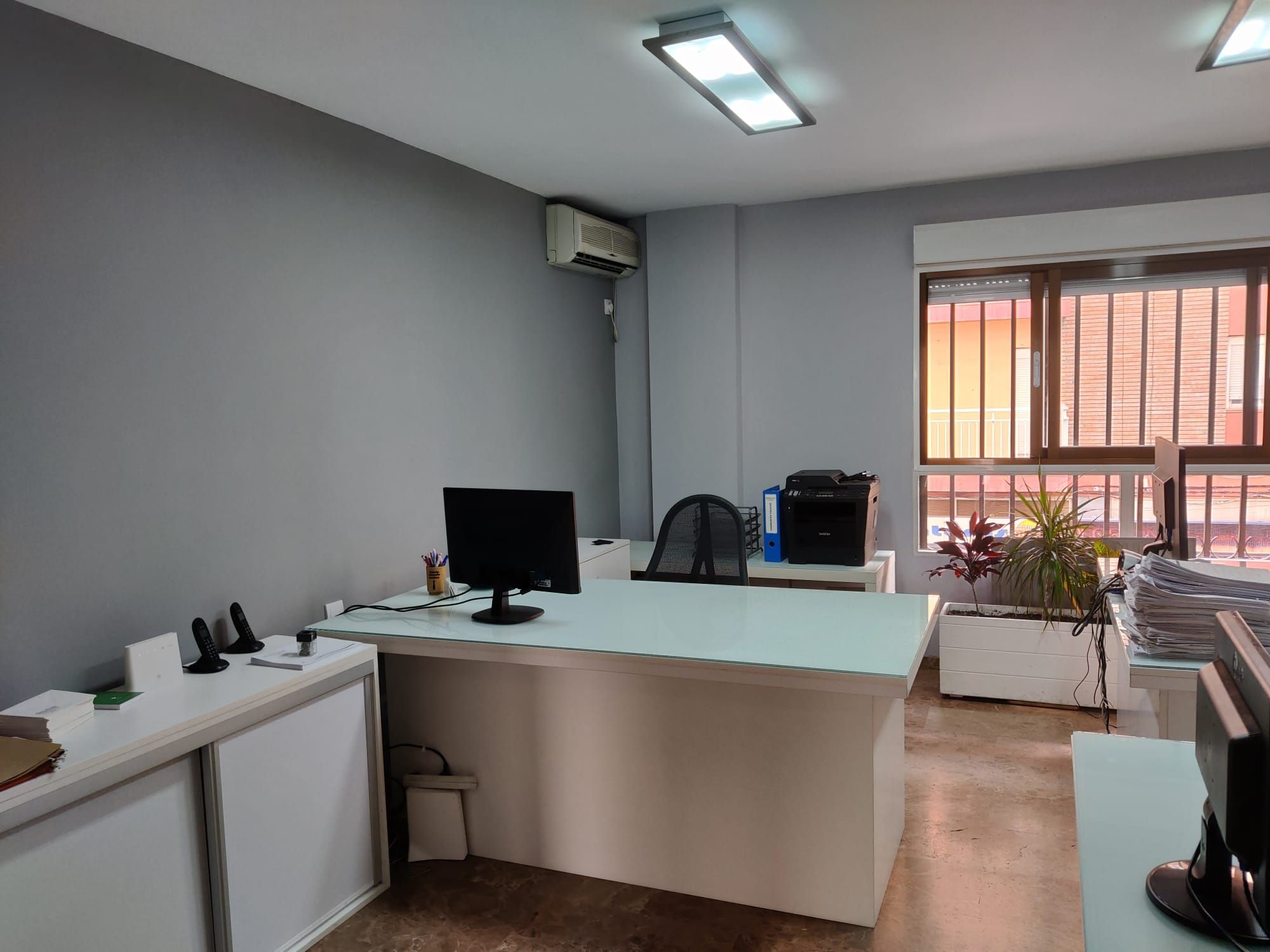 Oficina de lloguer en  Jaén Capital amb Aire condicionat, Calefacció i Moblat