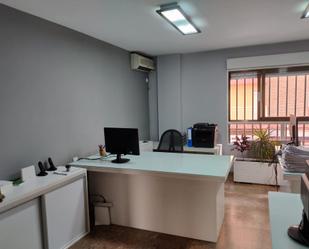 Oficina de lloguer en  Jaén Capital amb Aire condicionat, Calefacció i Moblat