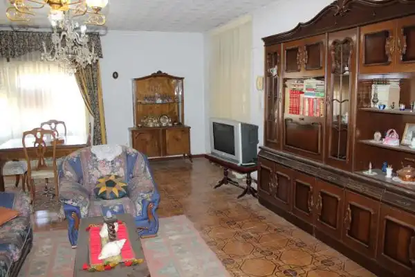 Sala de estar de Casa adosada en venta en Urda con Calefacción, Terraza y Trastero