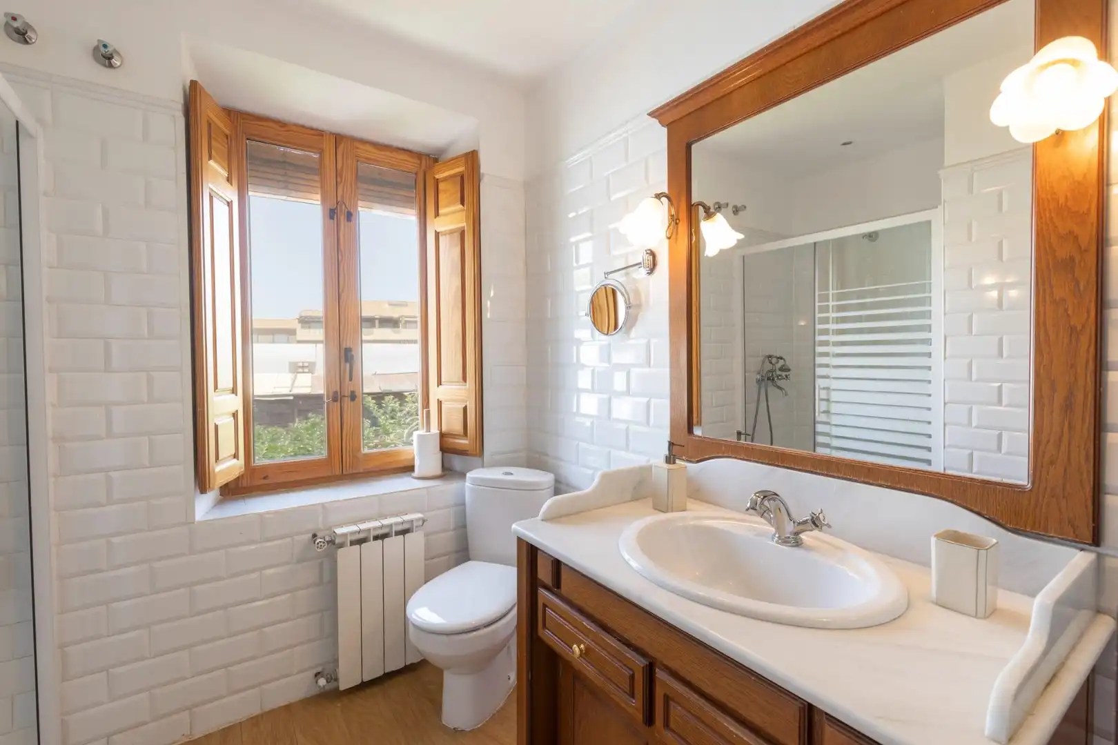 Baño de Casa o chalet en venta en Las Gabias con Aire acondicionado, Calefacción y Jardín privado