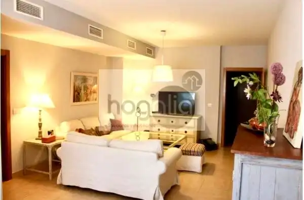 Sala de estar de Piso de alquiler en Sevilla con Aire acondicionado, Jardín privado y Piscina