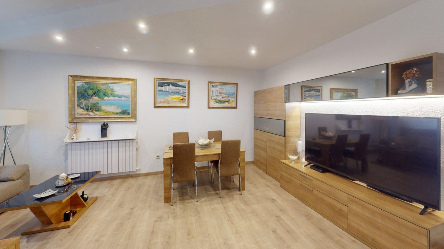 Sala d'estar de Casa adosada en venda en Palamós amb Aire condicionat, Calefacció i Terrassa