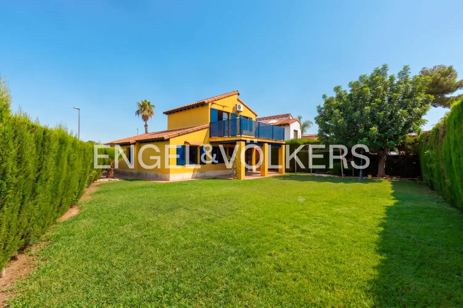 Vista exterior de Casa o xalet en venda en Riba-roja de Túria amb Aire condicionat, Calefacció i Jardí privat