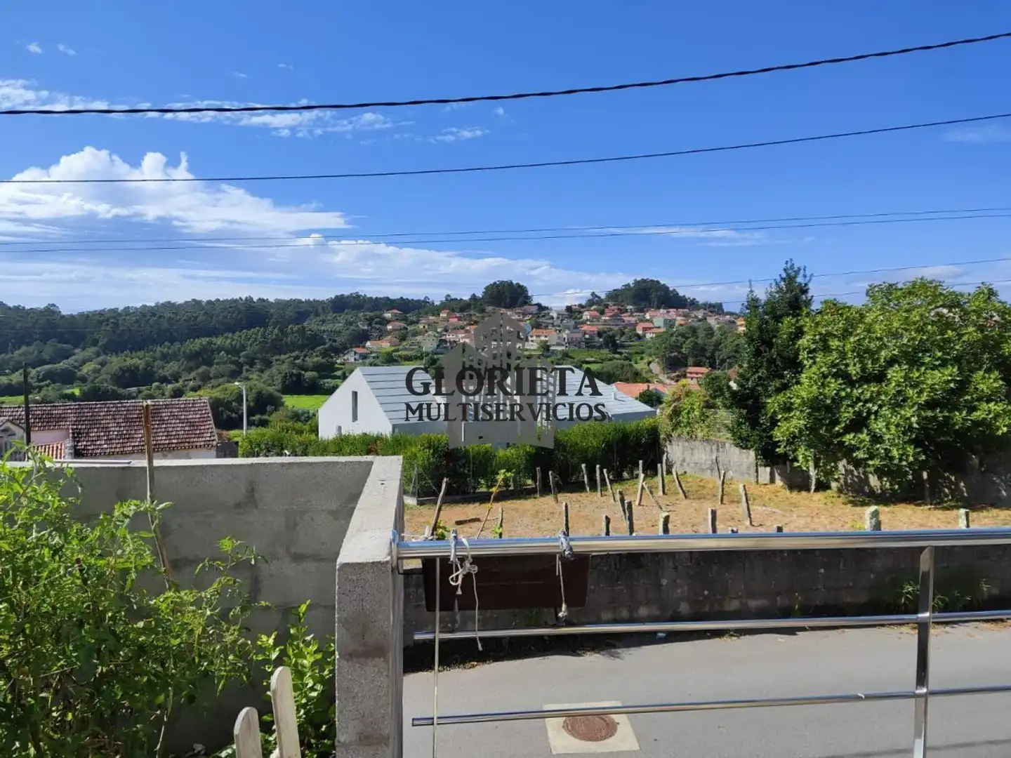 Vista exterior de Casa o xalet en venda en Bueu amb Calefacció, Terrassa i Moblat