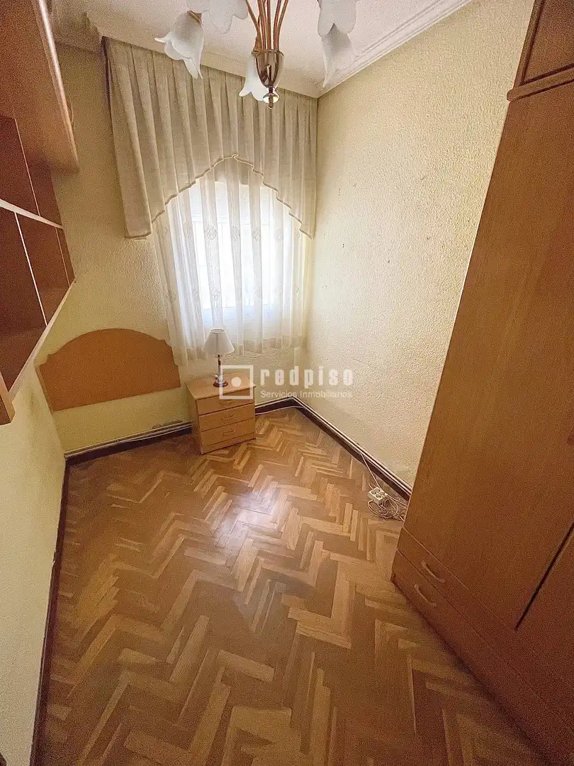 Dormitori de Pis en venda en Madrid amb Calefacció, Parquet i Terrassa