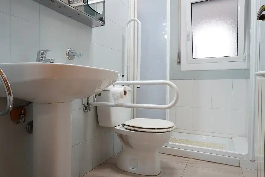 Bany de Casa o xalet en venda en Sant Joan Les Fonts amb Aire condicionat, Calefacció i Terrassa