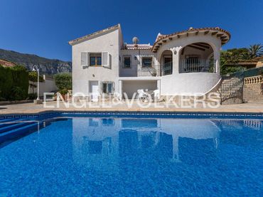 Maison avec balcon à vendre à Las Rotas / Les Rotes
