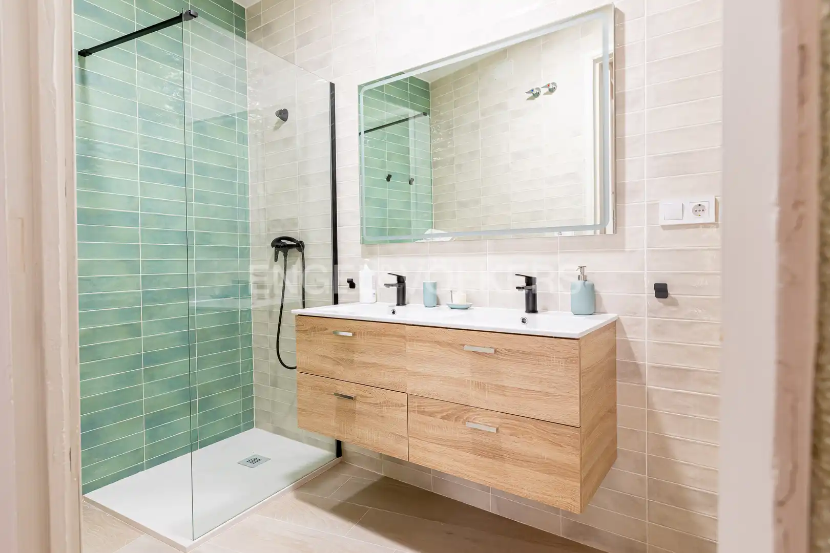 Baño de Piso de alquiler en Sevilla con Aire acondicionado y Calefacción