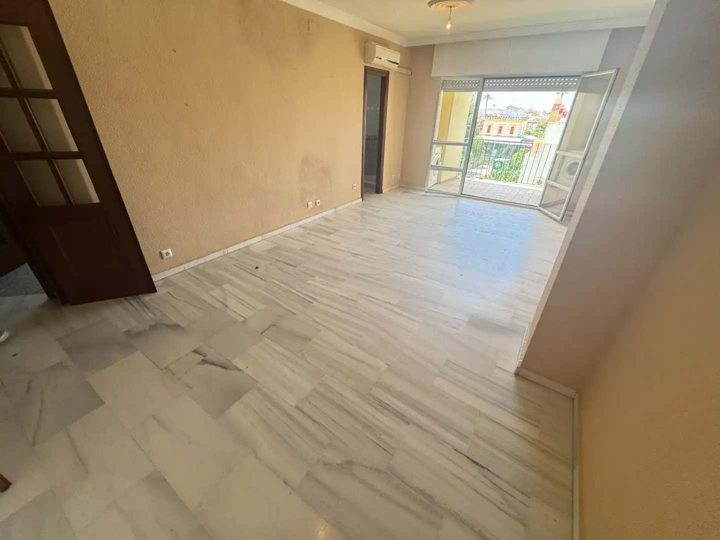 Exterior view of Flat for sale in Dos Hermanas  with Terrace and Storage room