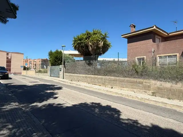 Vista exterior de Casa o xalet en venda en Tarragona amb Jardí privat, Terrassa i Alarma