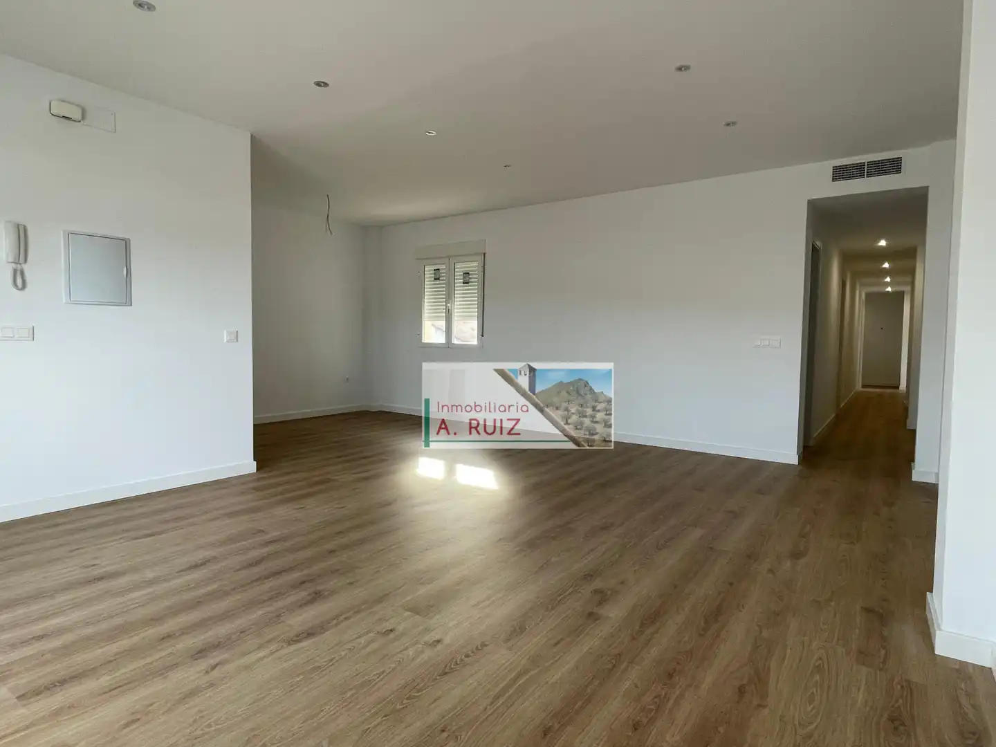 Sala d'estar de Àtic en venda en Priego de Córdoba amb Aire condicionat, Parquet i Terrassa