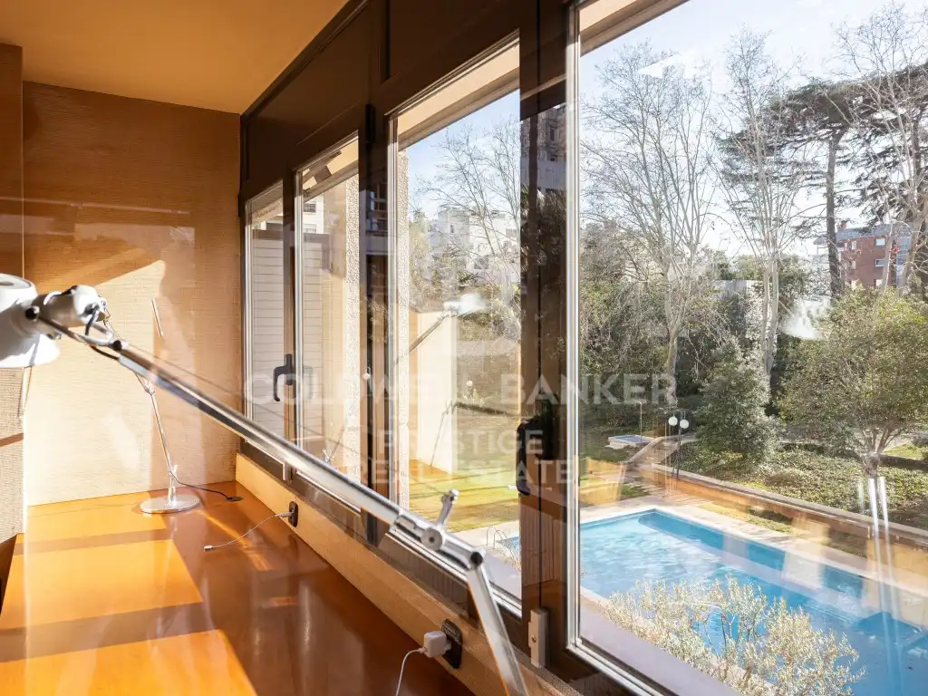 Vista exterior de Piso en venta en Barcelona con Jardín privado, Terraza y Piscina comunitaria