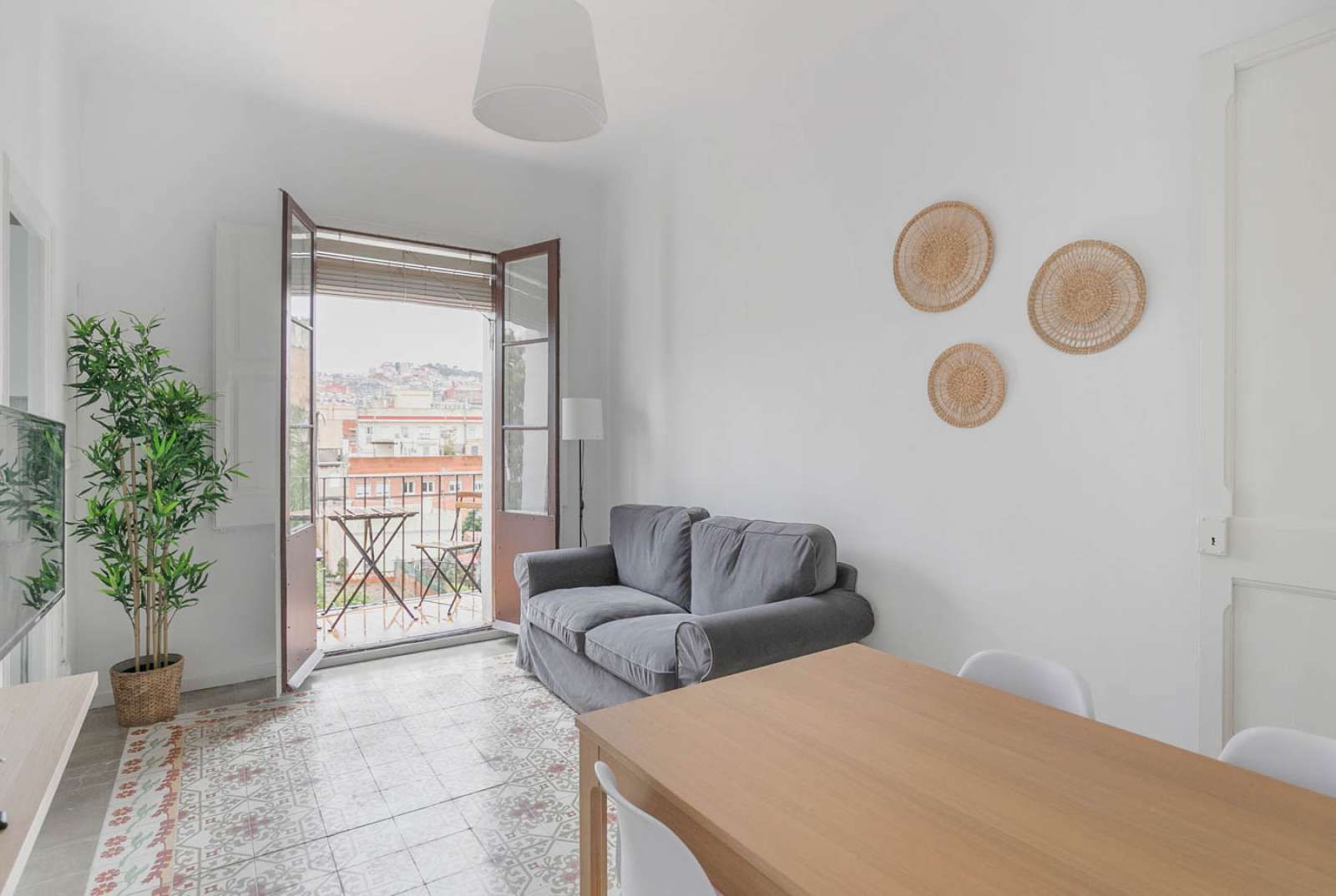 Living room of Apartment to share in  Barcelona Capital  with Air Conditioner and Terrace