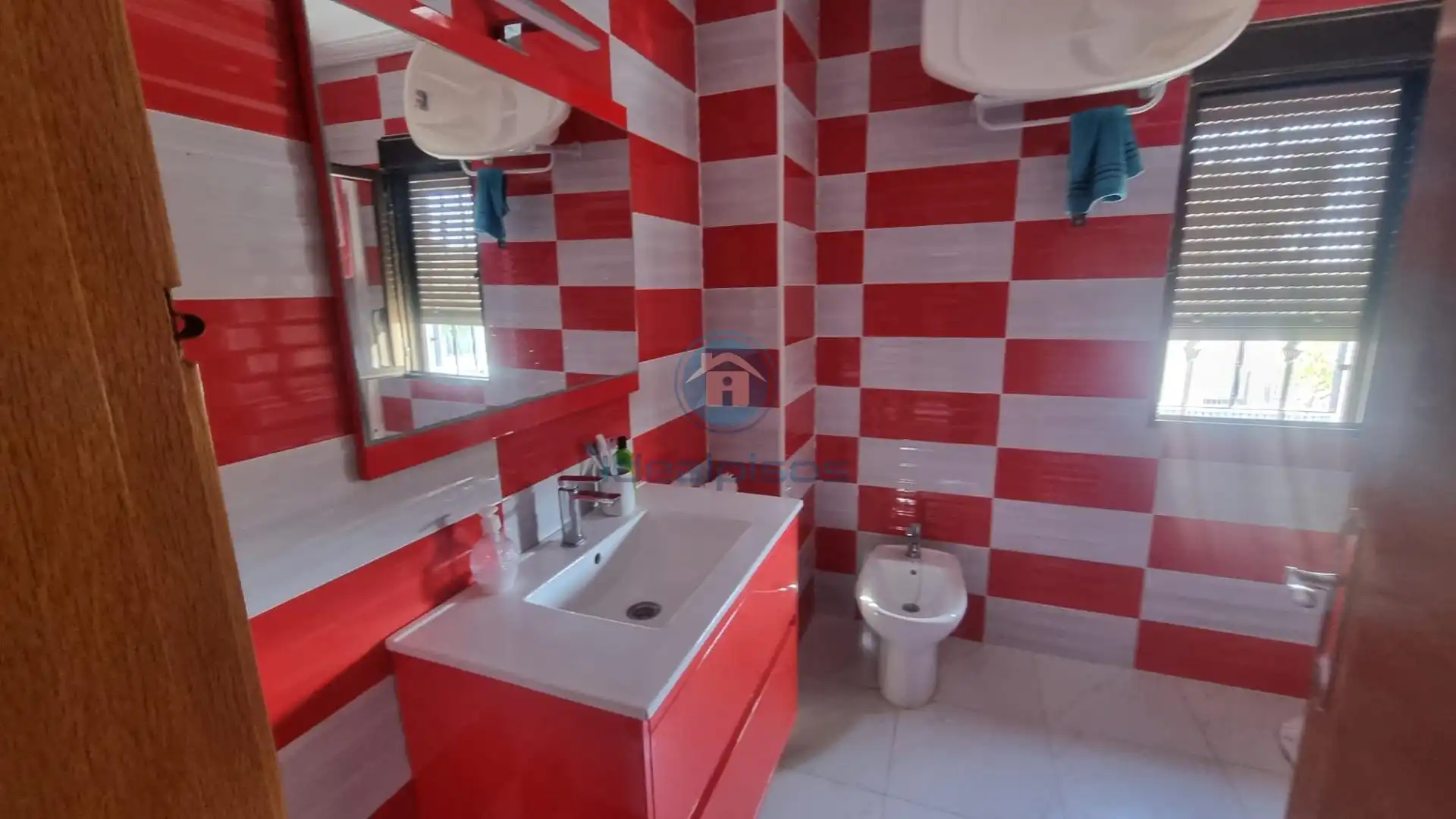Bany de Casa o xalet en venda en Alicante / Alacant amb Aire condicionat, Jardí privat i Terrassa