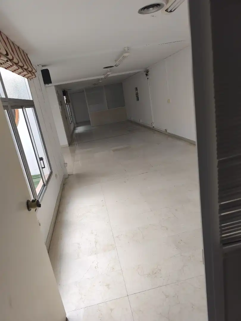 Oficina de alquiler en Bellavista - La Palmera