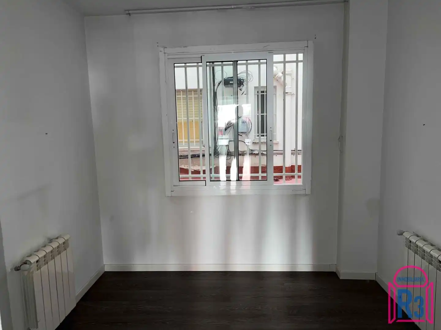 Schlafzimmer von Büro zum Verkauf in León Capital  mit Heizung