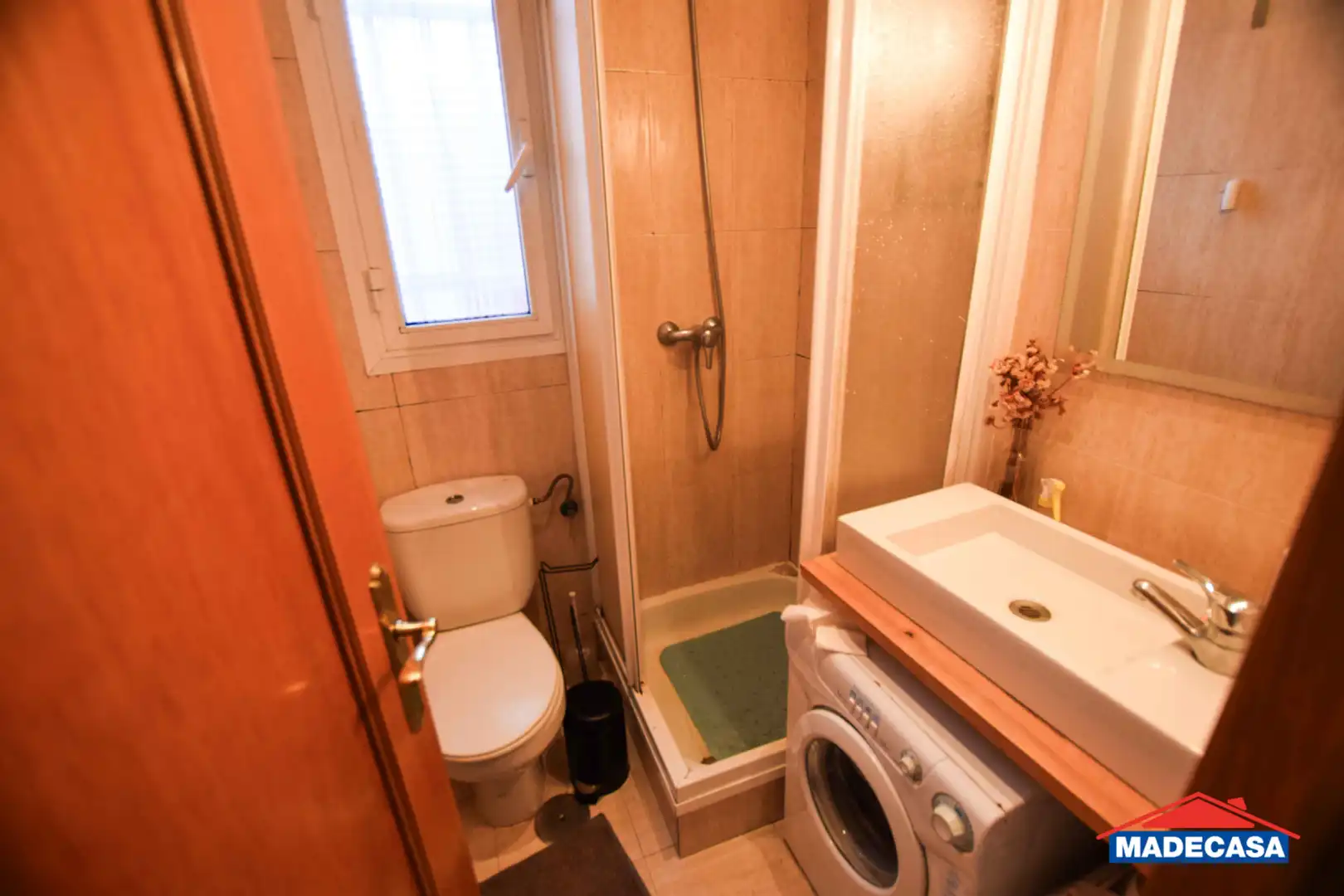 Bany de Apartament en venda en Madrid amb Moblat, Rentadora i Microones