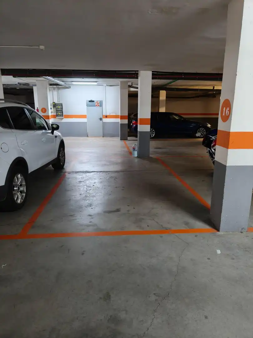 Parking de Piso en venta en Castellón de la Plana / Castelló de la Plana con Aire acondicionado, Calefacción y Trastero