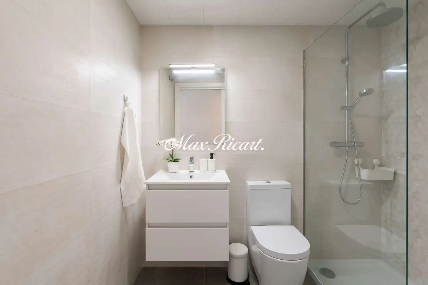 Baño de Ático de alquiler en Barcelona con Aire acondicionado, Calefacción y Terraza