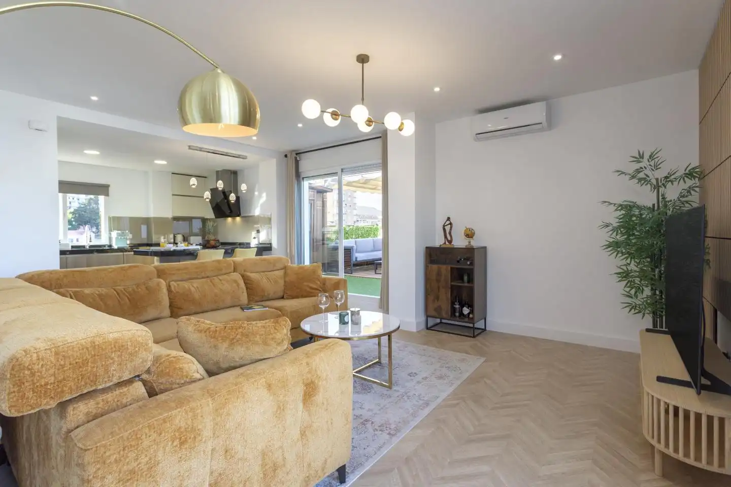 Living room of Apartments for sale in Benalmádena  with Air Conditioner, Terrace and Furnished