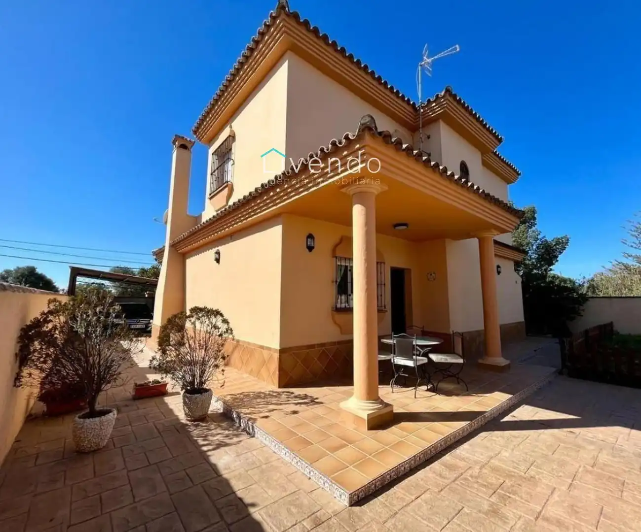 Vista exterior de Casa o xalet en venda en Chiclana de la Frontera amb Terrassa i Traster