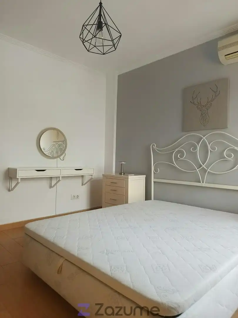 Schlafzimmer von Wohnung zur Miete in Sevilla mit Klimaanlage, Heizung und Möbliert