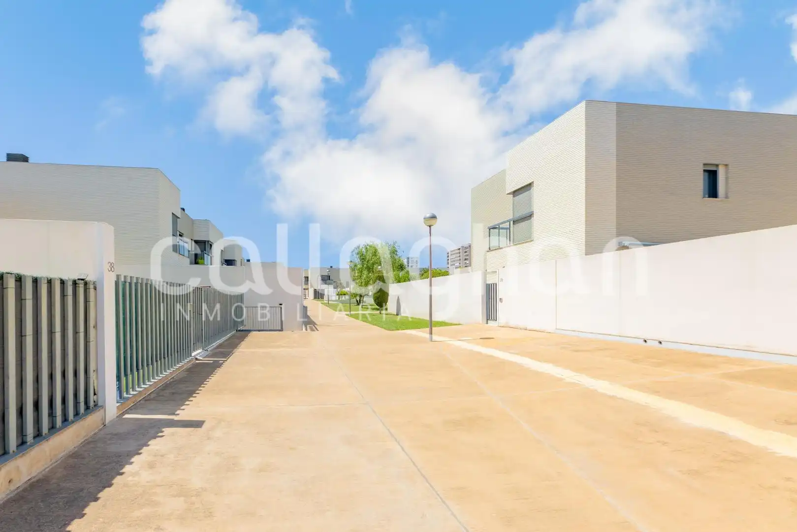 Exterior view of Detached homes for rent in Paterna  with Air Conditioner, Heating and Private garden