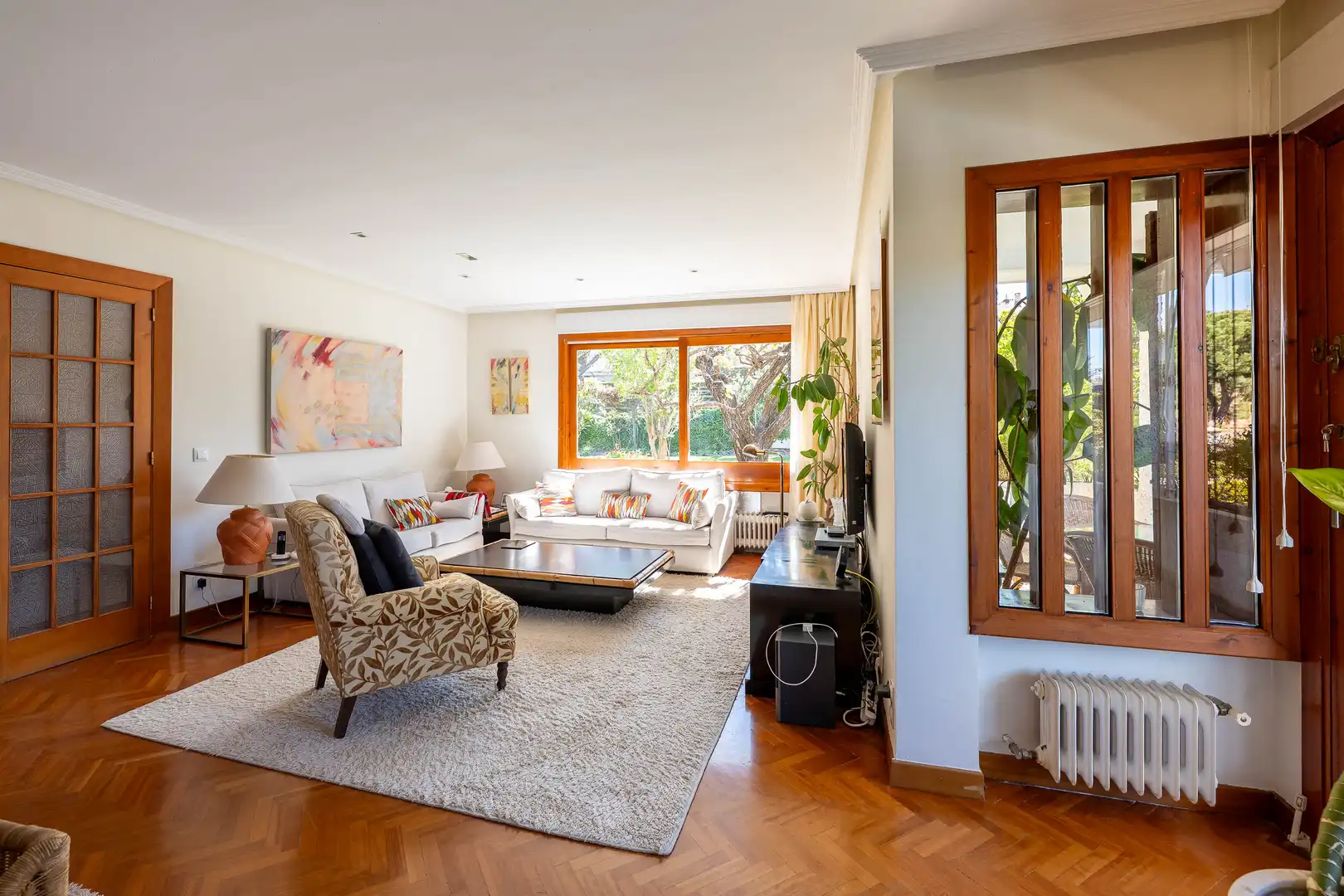 Sala d'estar de Casa o xalet en venda en Majadahonda amb Calefacció, Jardí privat i Parquet