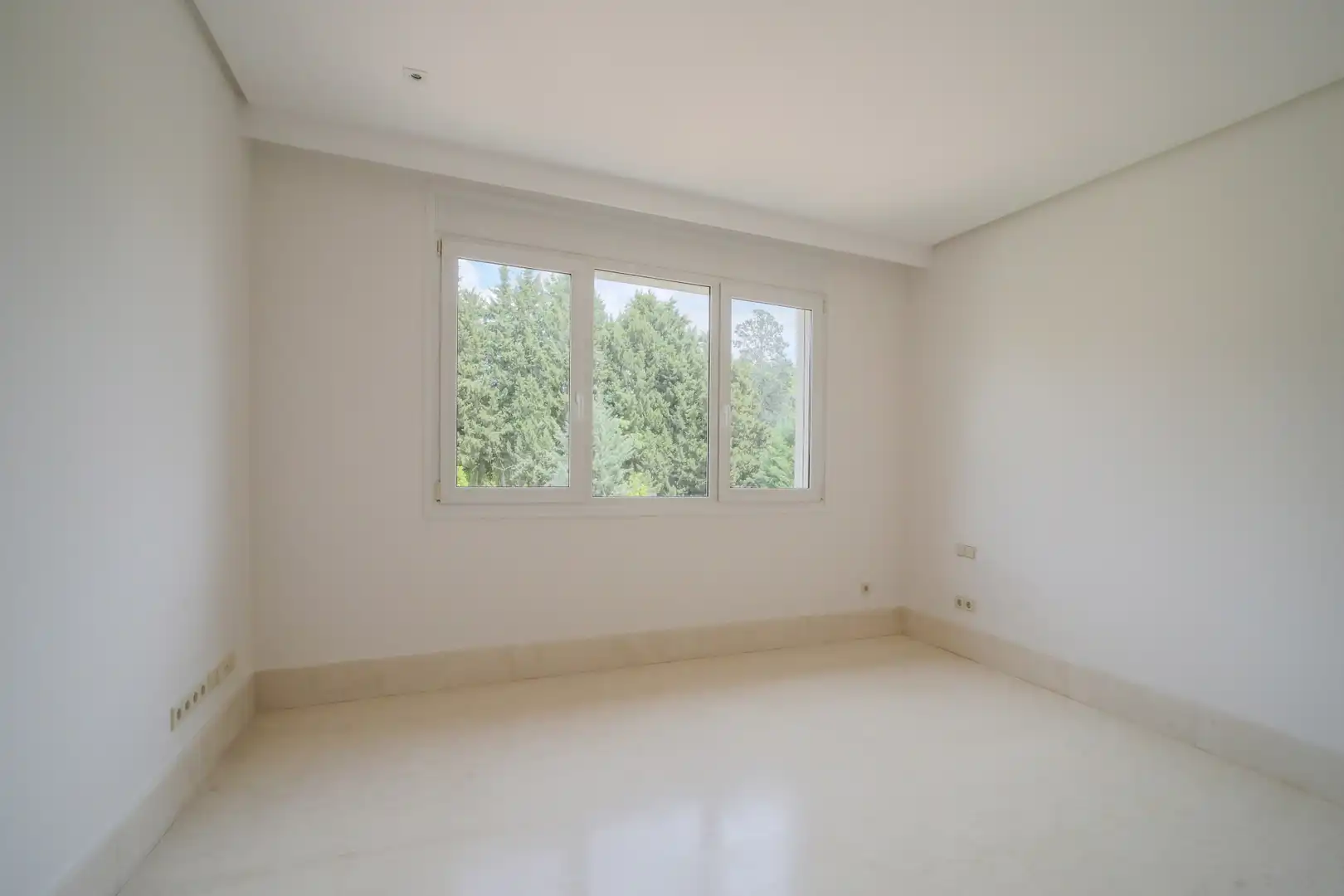Bedroom of Houses for rent in Madrid  with Air Conditioner, Heating and Private garden