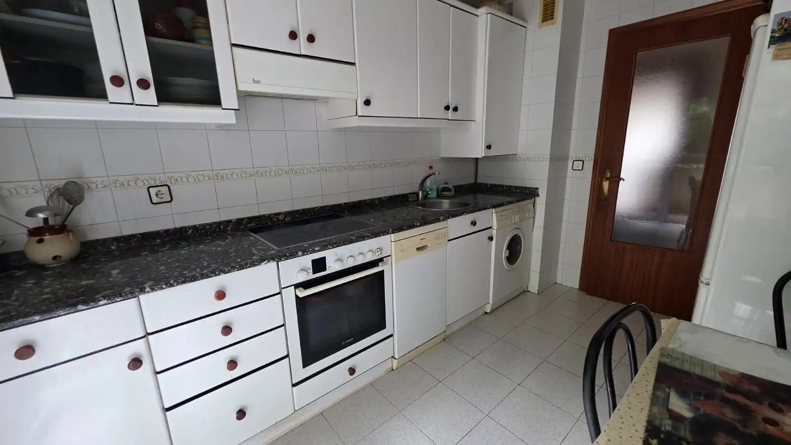 Cocina de Piso en venta en Castro-Urdiales con Calefacción, Terraza y Piscina comunitaria