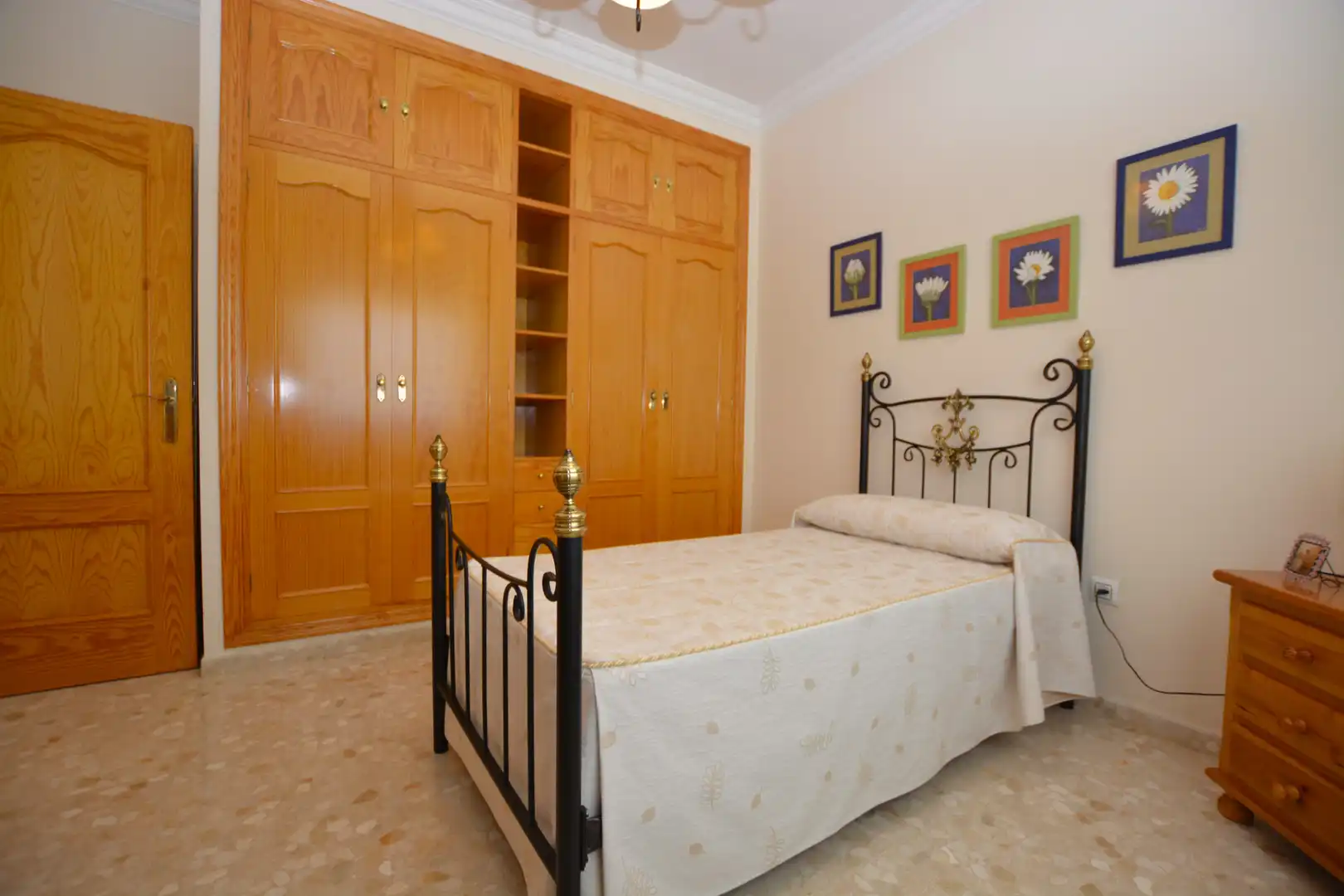 Habitación de Casa o chalet en venta en Valencina de la Concepción con Calefacción, Jardín privado y Trastero