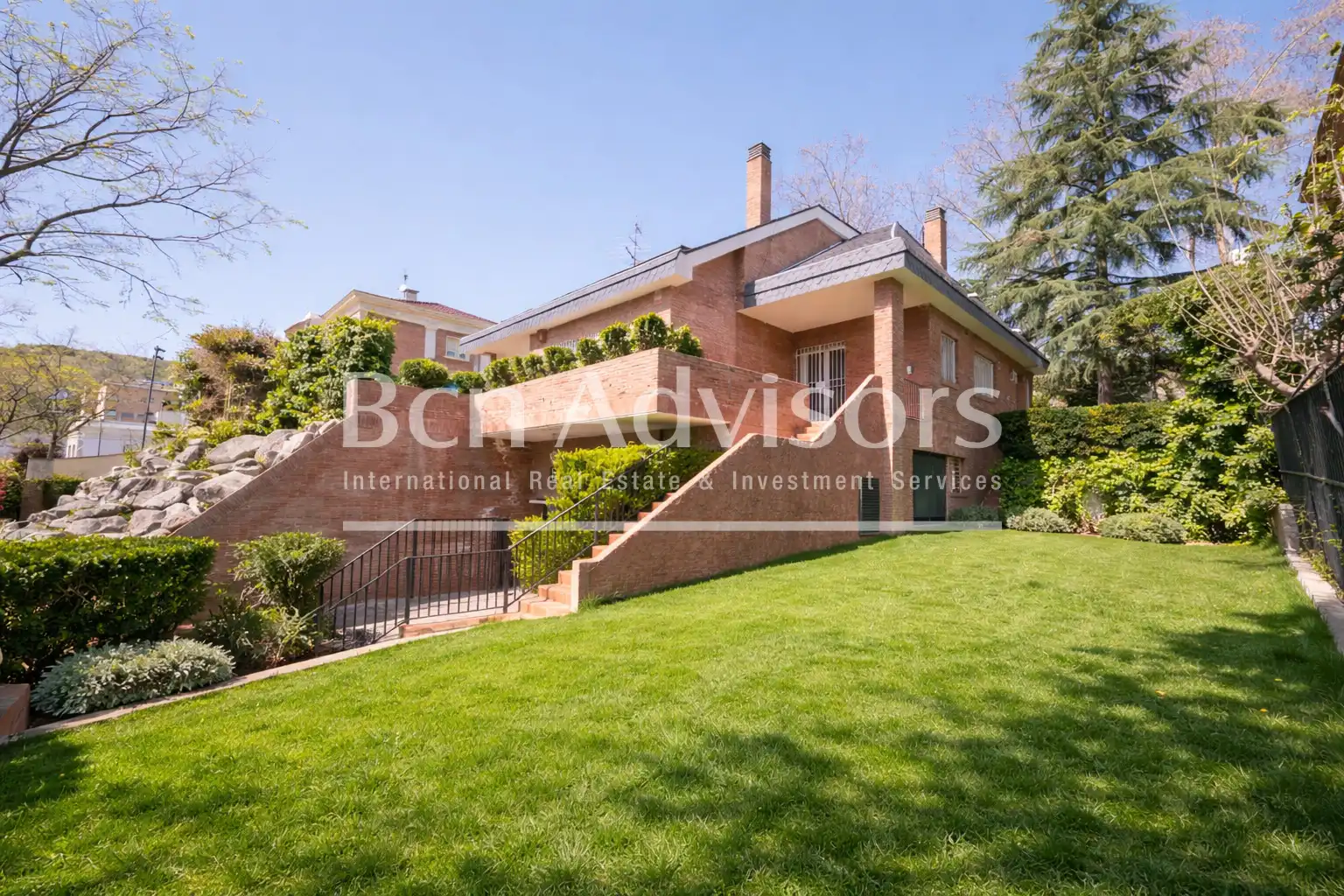 Jardín de Casa o chalet en venta en Barcelona con Aire acondicionado, Calefacción y Jardín privado