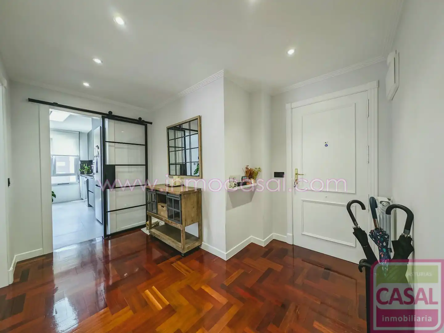 Piso en venta en Oviedo  con Calefacción, Terraza y Trastero
