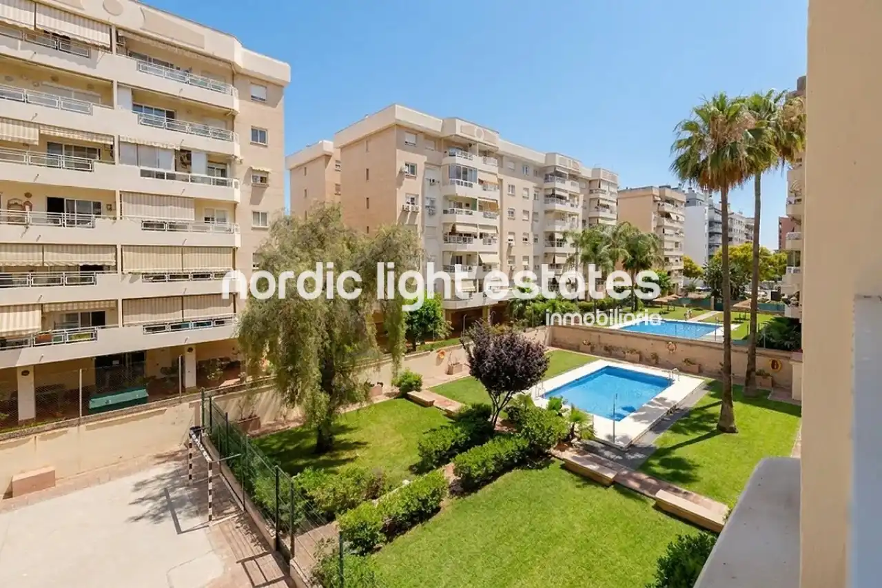Außenansicht von Wohnung zum Verkauf in Málaga mit Terrasse, Schwimmbad und Möbliert