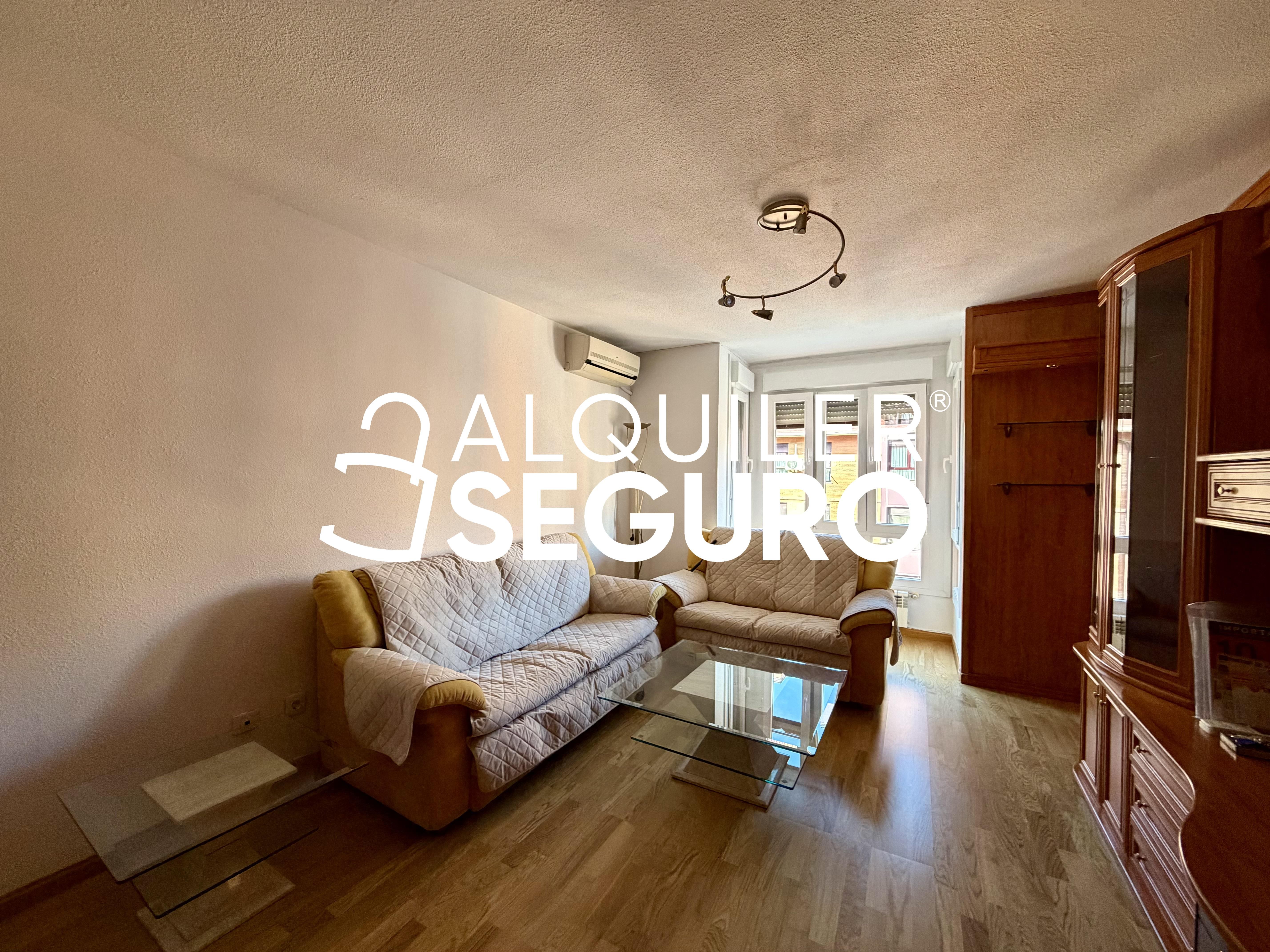 Sala de estar de Piso de alquiler en  Madrid Capital con Aire acondicionado, Calefacción y Trastero