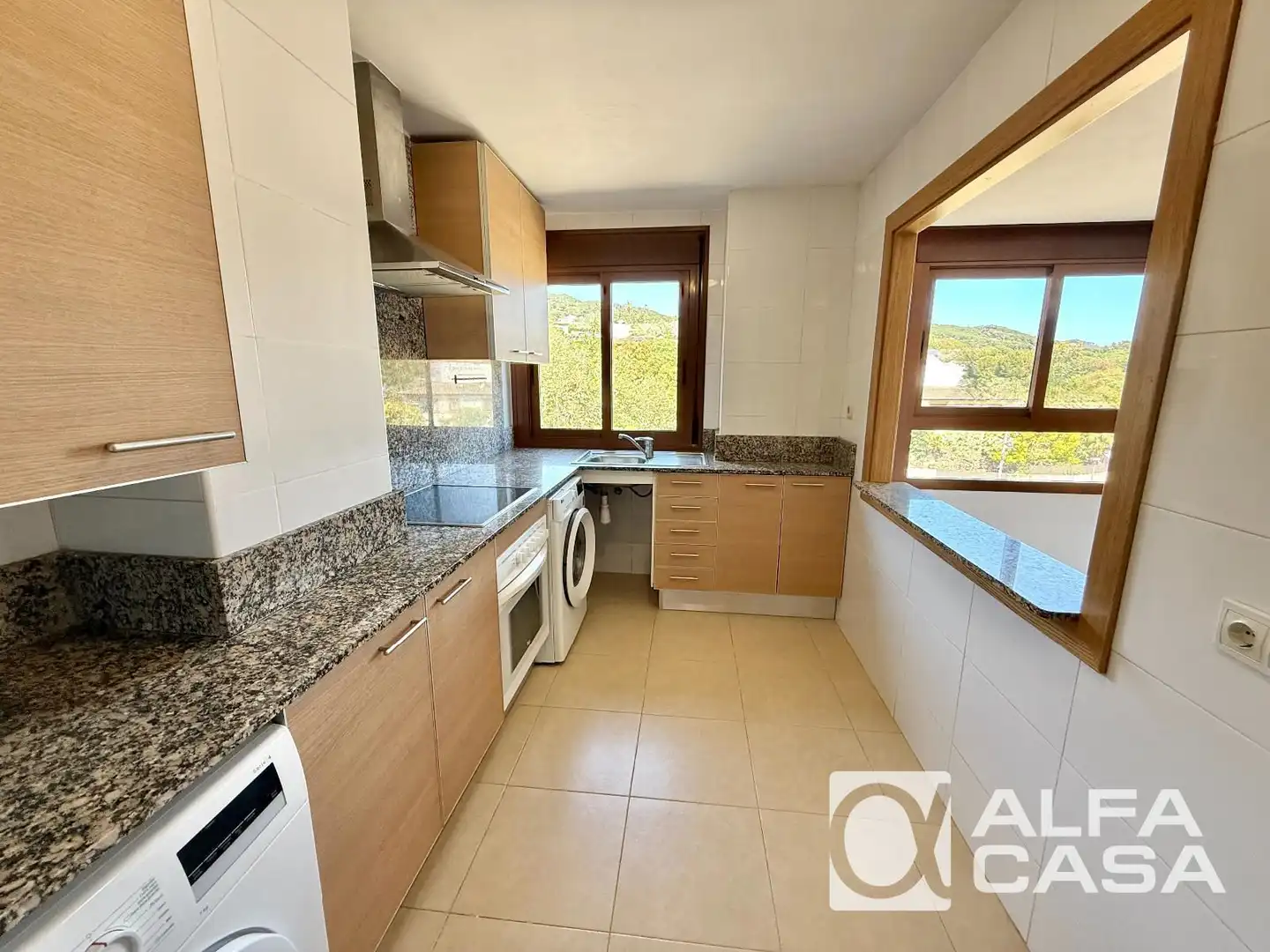 Wohnung zum Verkauf in Lloret de Mar mit Klimaanlage, Heizung und Terrasse
