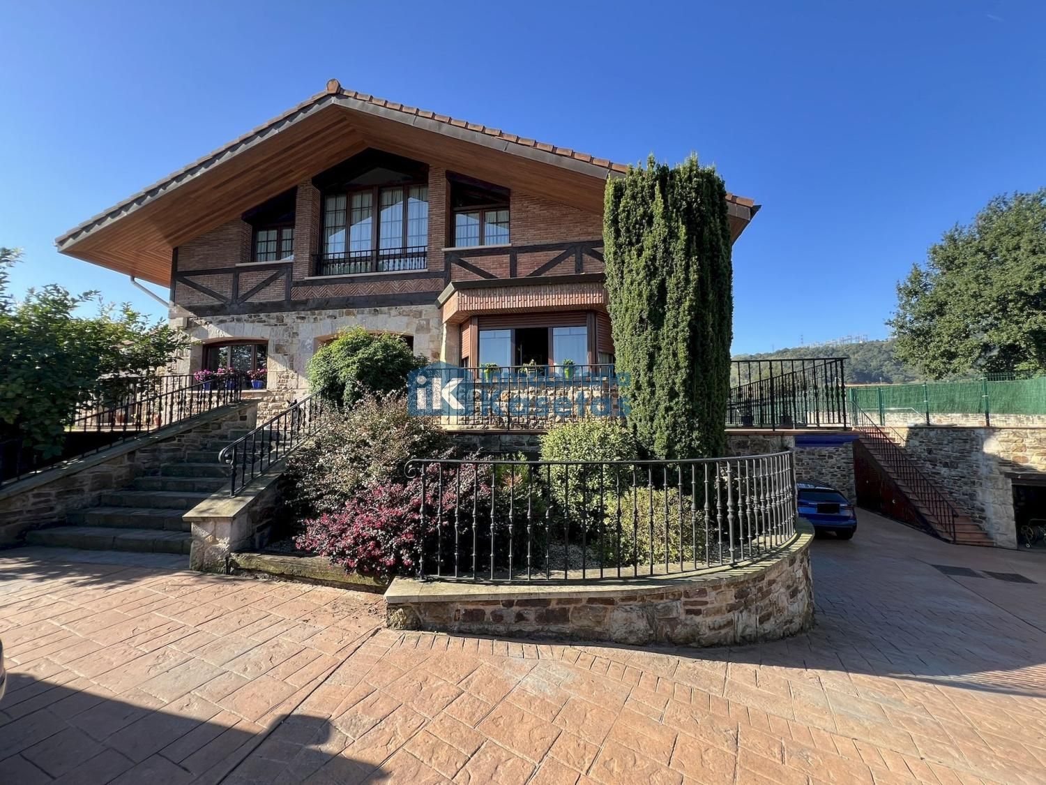Vista exterior de Casa o chalet en venta en Basauri  con Aire acondicionado y Calefacción