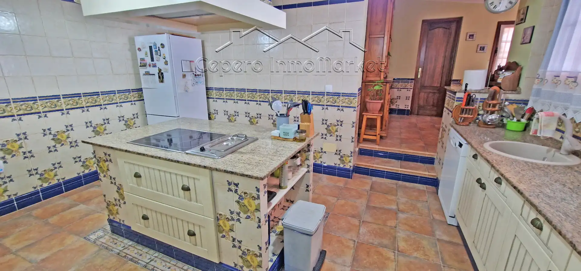 Cuina de Casa o xalet en venda en El Puerto de Santa María amb Aire condicionat, Jardí privat i Piscina